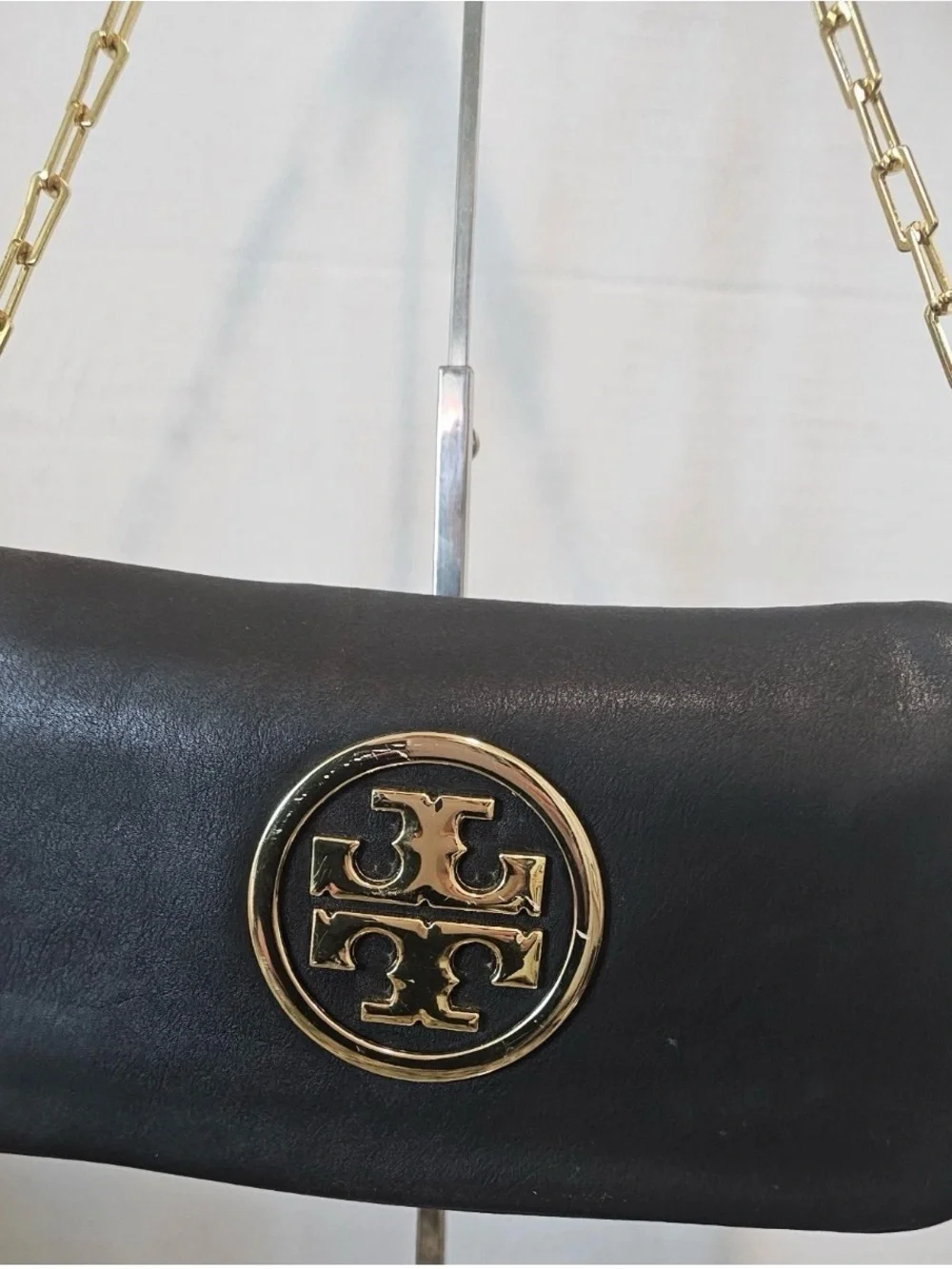Beautful Tory Burch Black Leather Shoulder Bag with Gold Logo - Picture 4 of 11